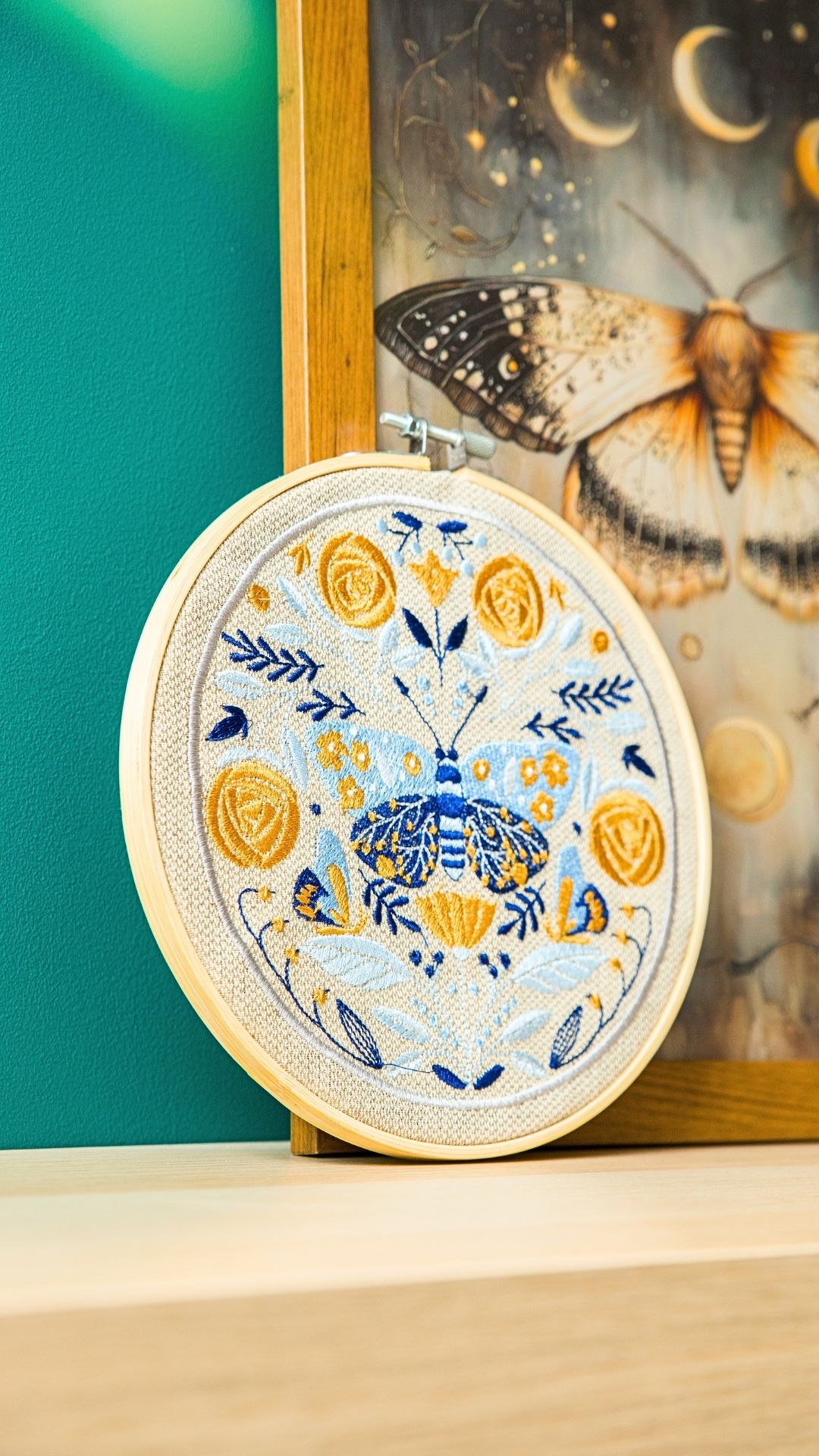 haftowana ćma w tamborku folk