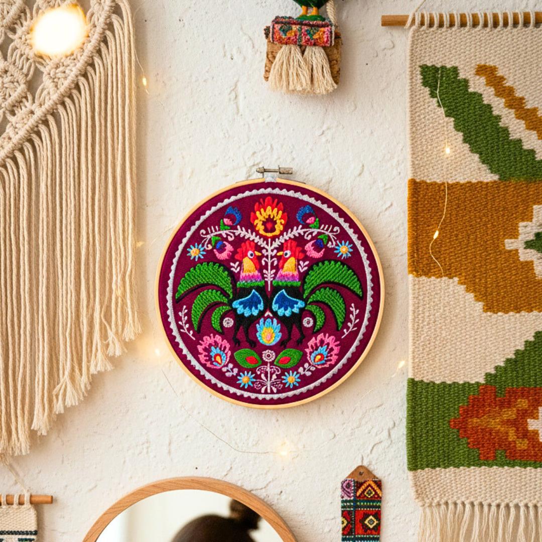 Koguty łowickie – bordo, haft w tamborku 20 cm