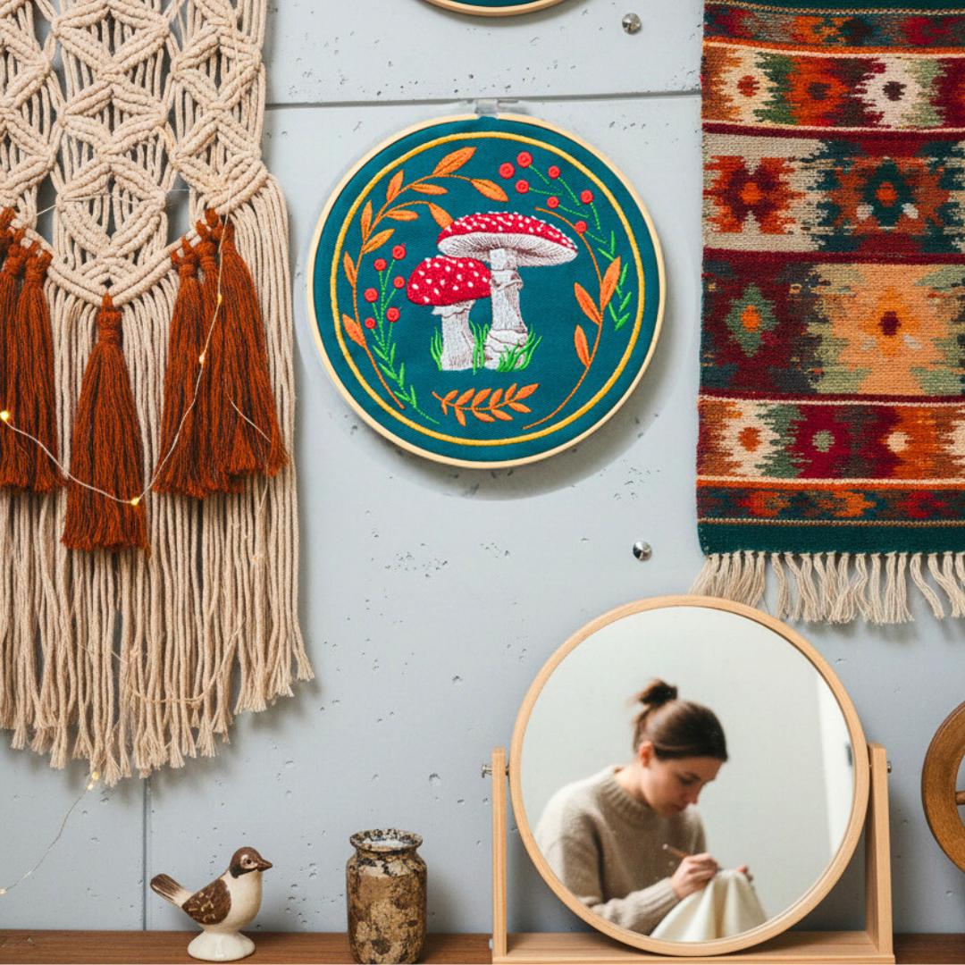 Muchomory – zielone tło, haft w tamborku 20 cm