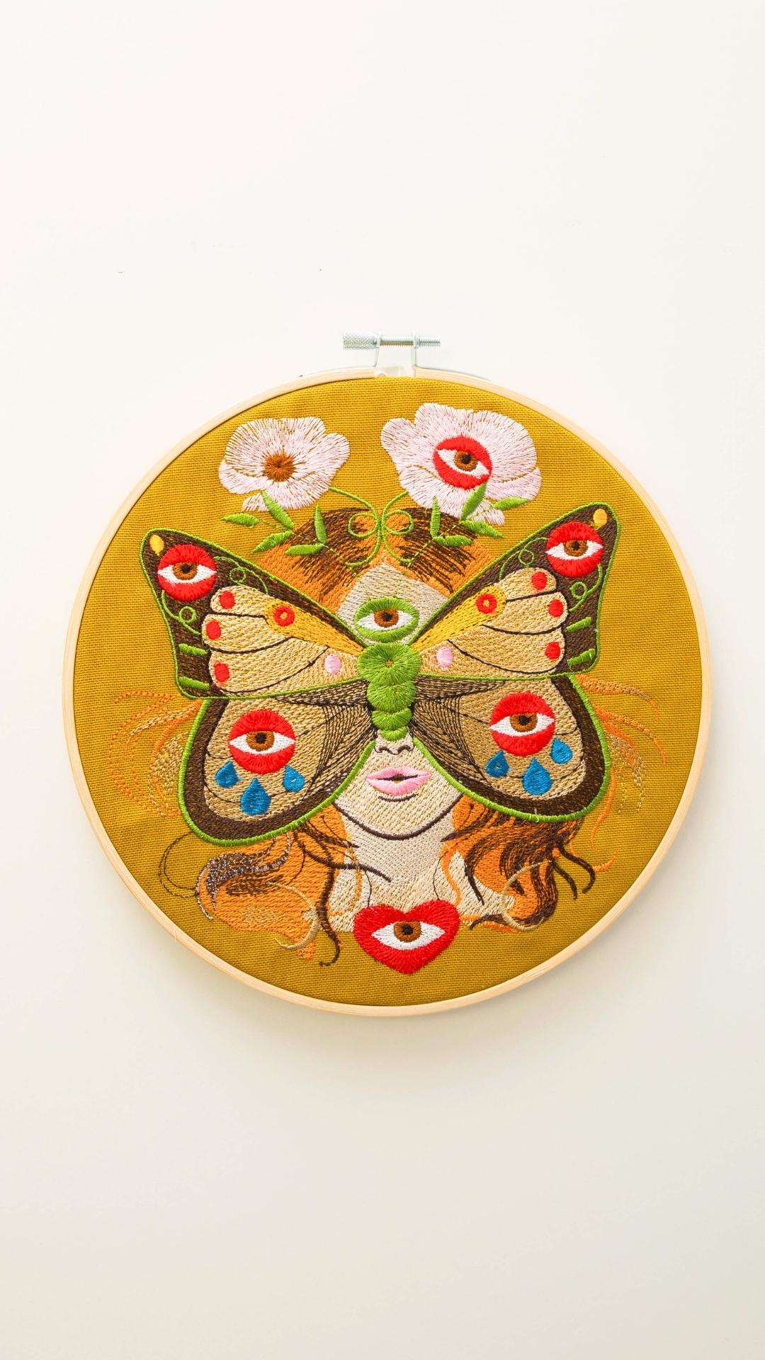 Madame Butterfly curry, haft w tamborku 20 cm kw