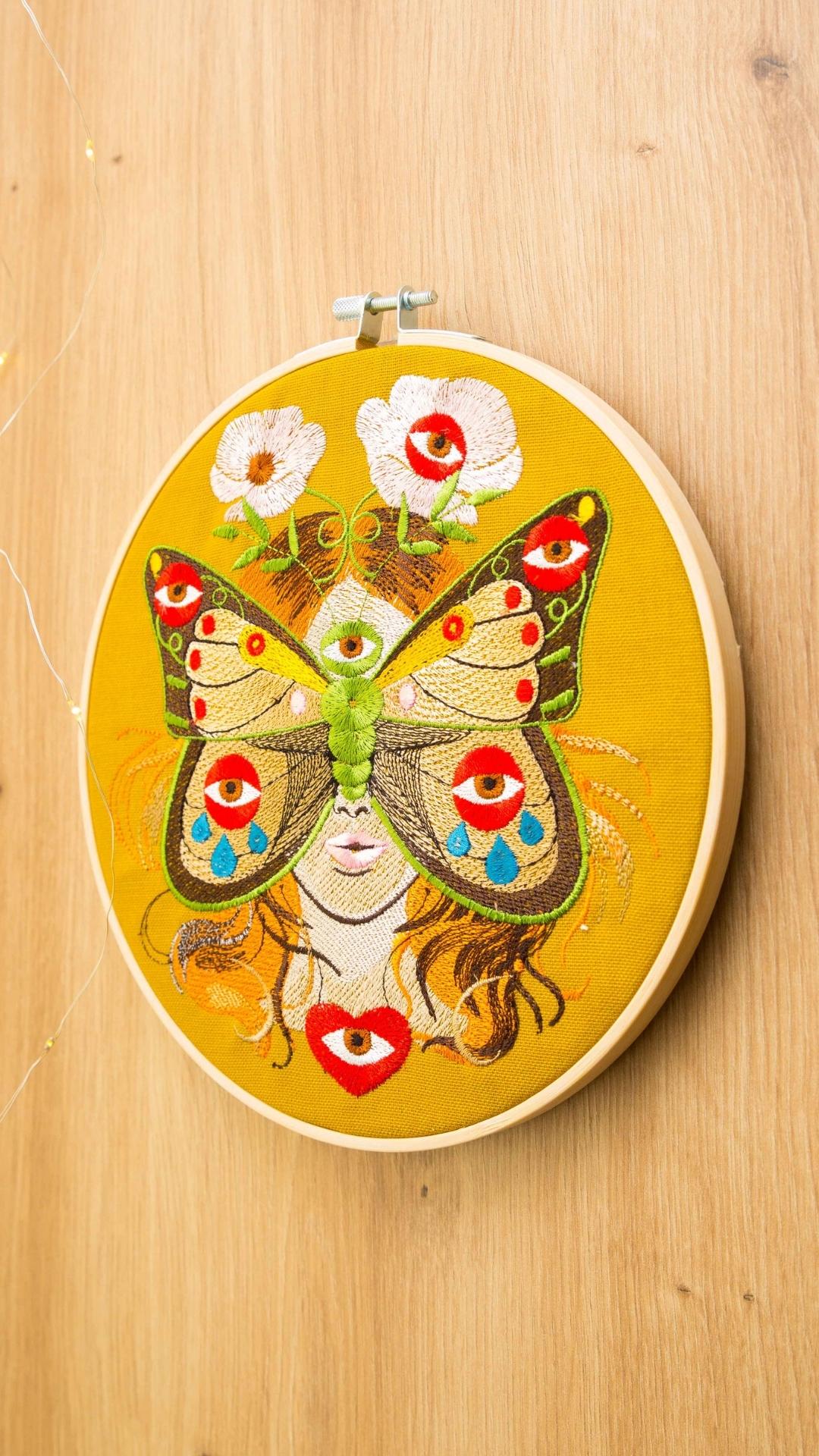 Madame Butterfly curry, haft w tamborku 20 cm kw