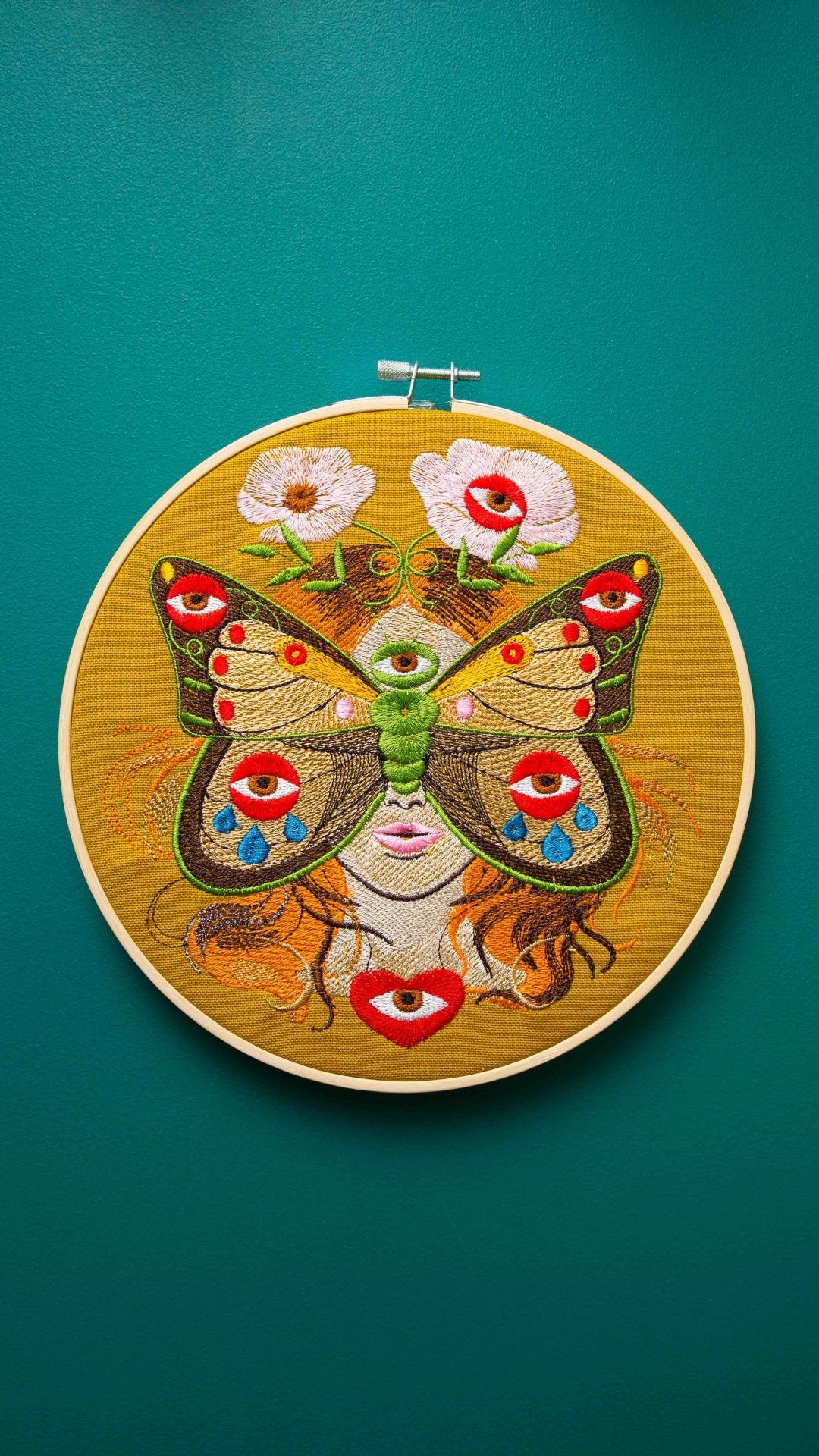 Madame Butterfly curry, haft w tamborku 20 cm kw