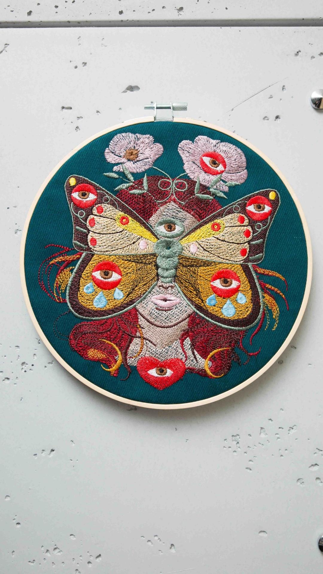 Madame Butterfly green, haft w tamborku 20 cm