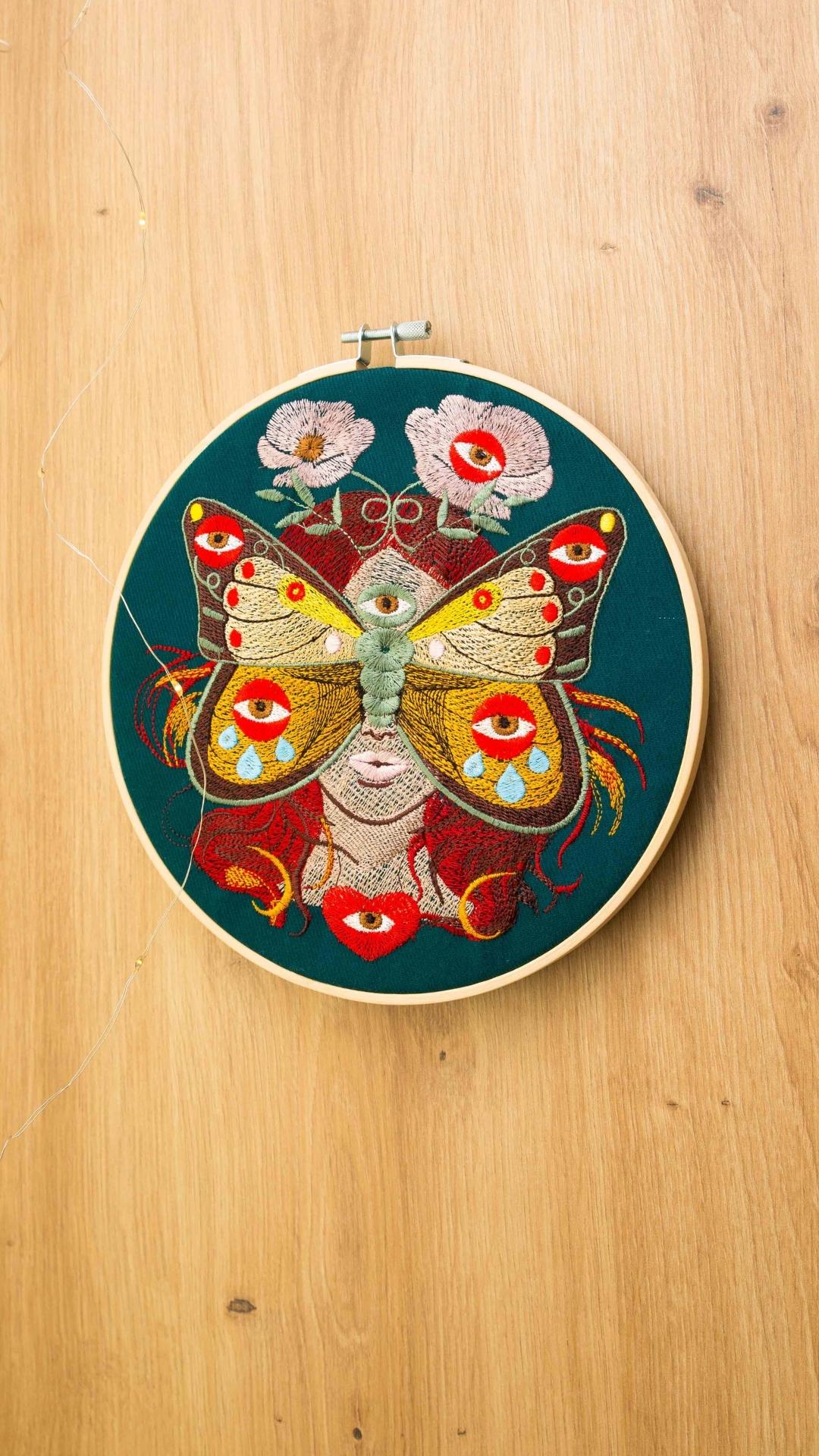 Madame Butterfly green, haft w tamborku 20 cm