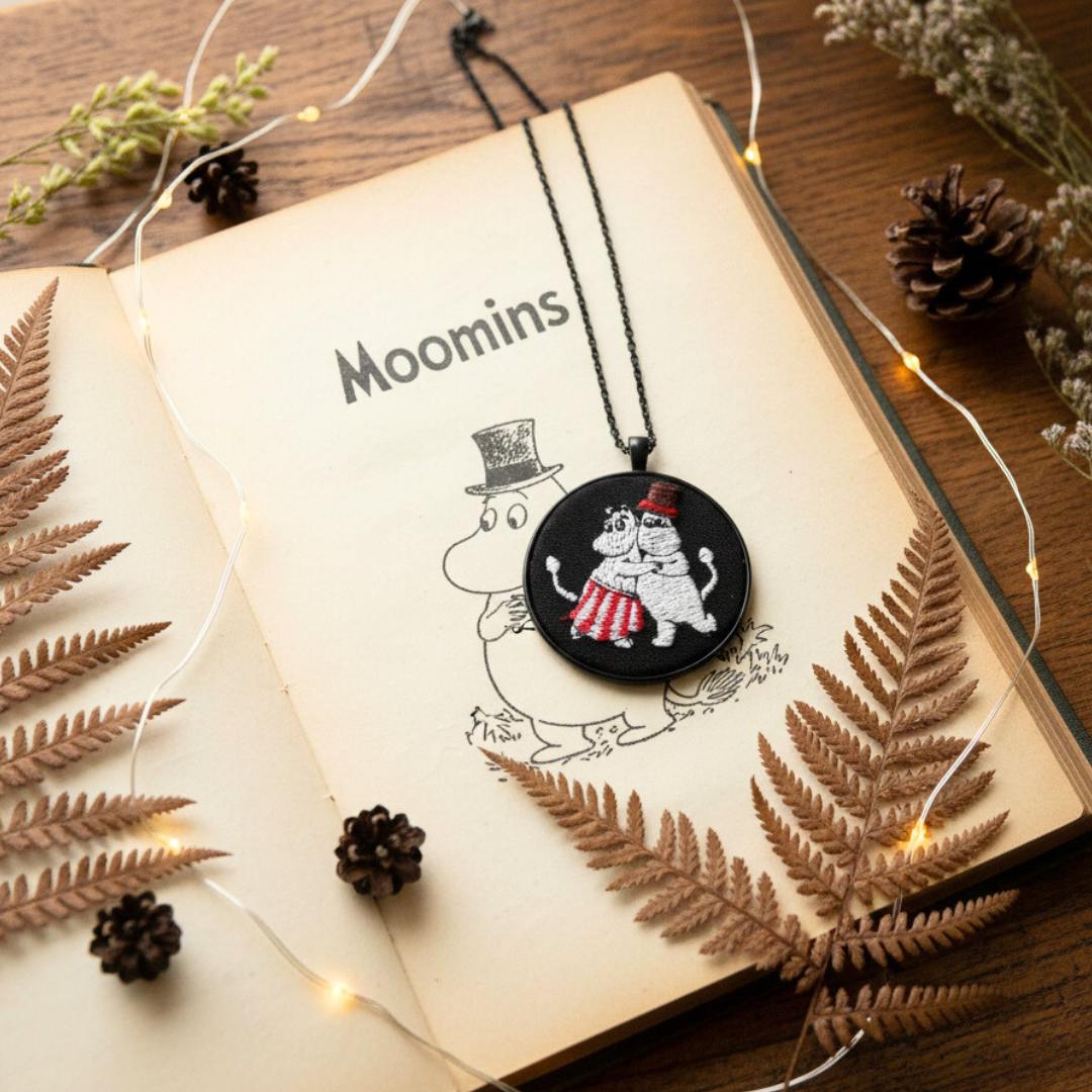 Haftowany wisiorek, haftowany naszyjnik, haftowana biżuteria, haftowane kwiaty