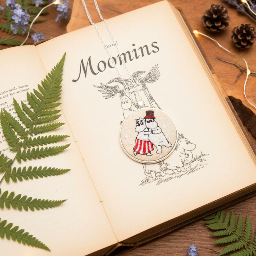 Haftowany wisiorek, haftowany naszyjnik, haftowana biżuteria, haftowane kwiaty