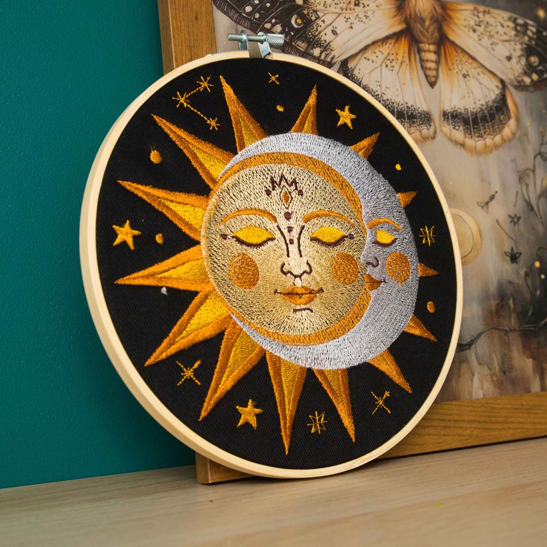 Słońce i księżyc, haft w tamborku 20 cm