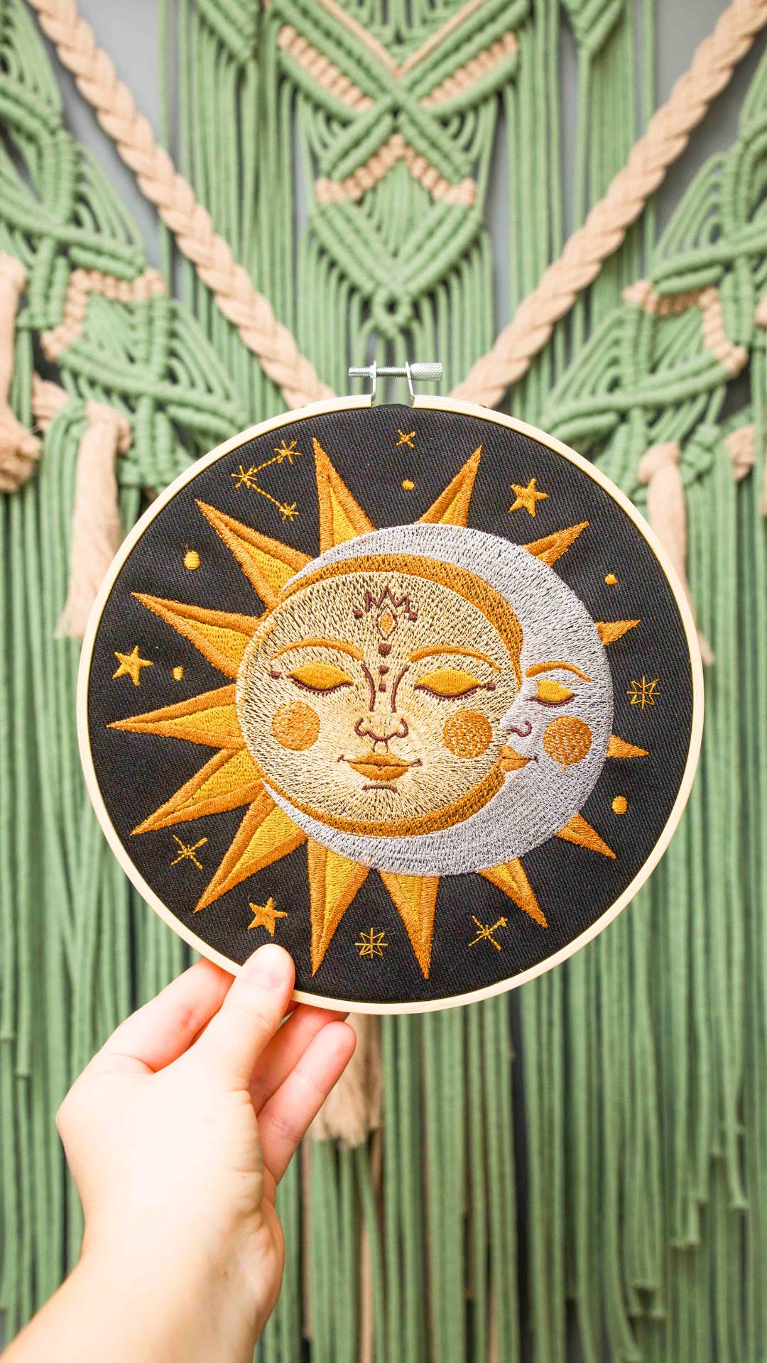 Słońce i księżyc, haft w tamborku 20 cm