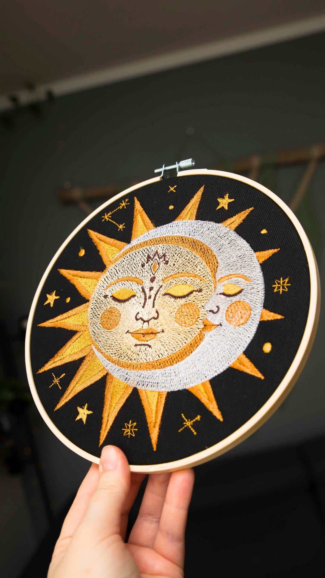 Słońce i księżyc, haft w tamborku 20 cm