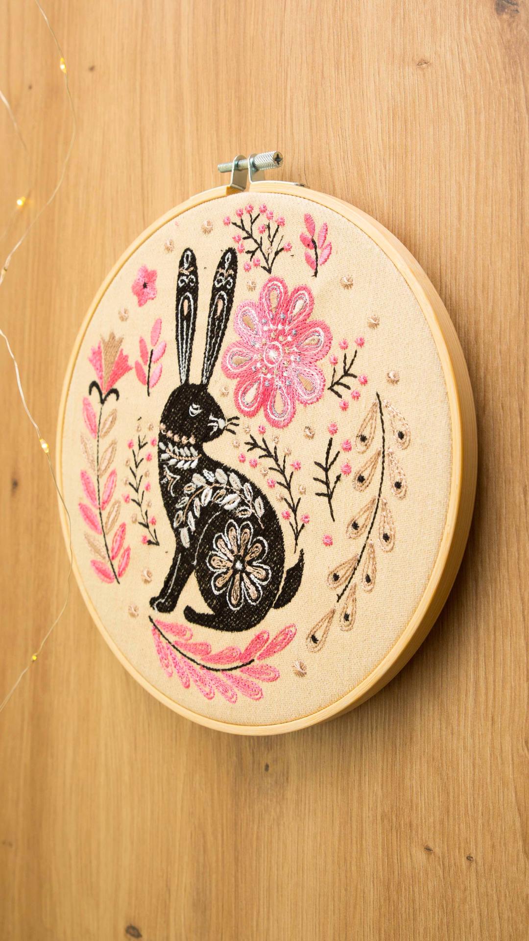 Zając folk - haft w tamborku 20 cm