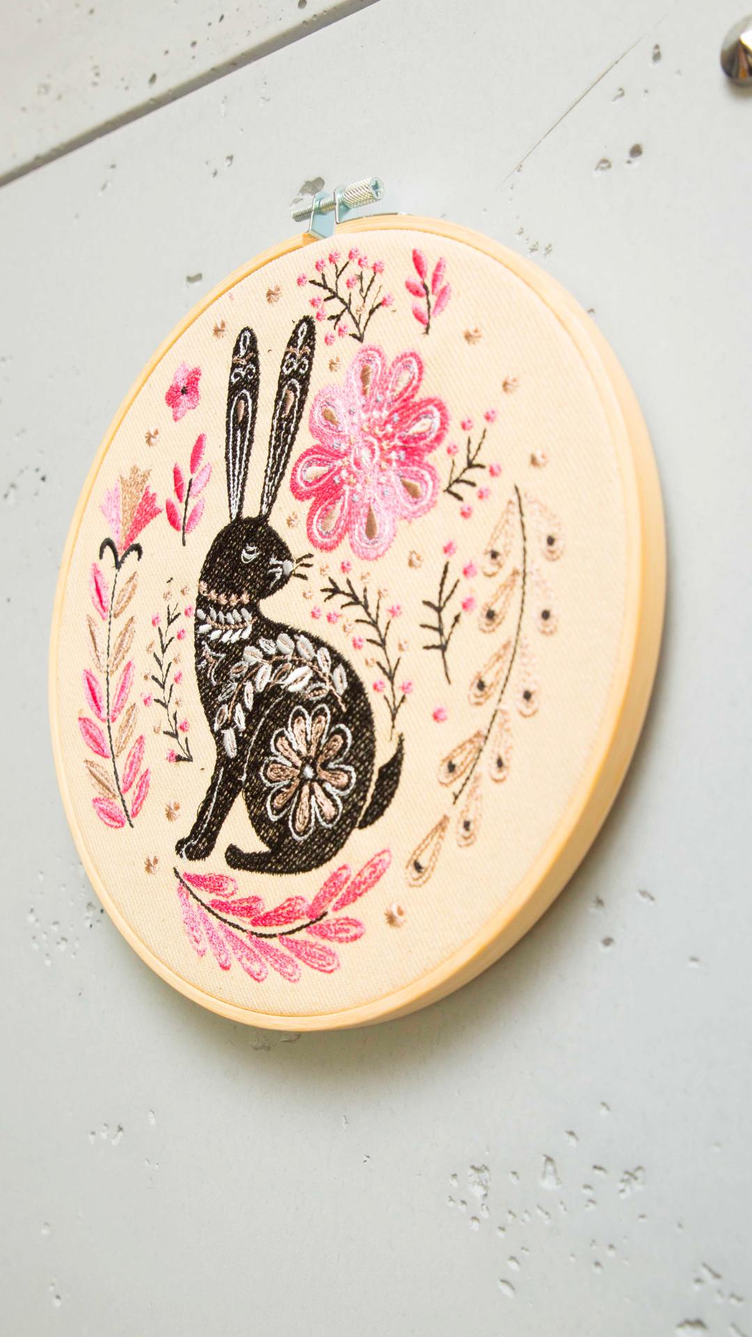 Zając folk - haft w tamborku 20 cm