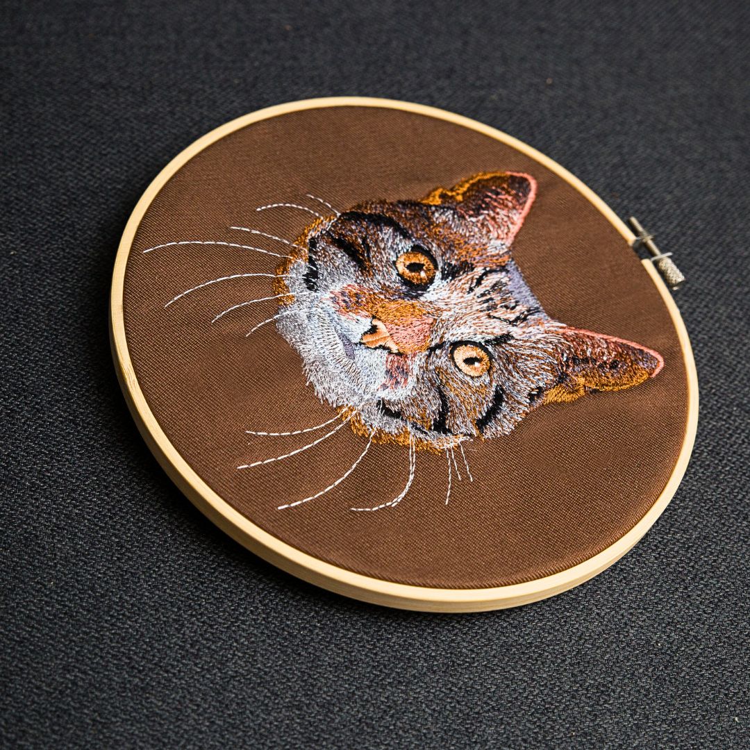 Kot – haft w tamborku 20 cm