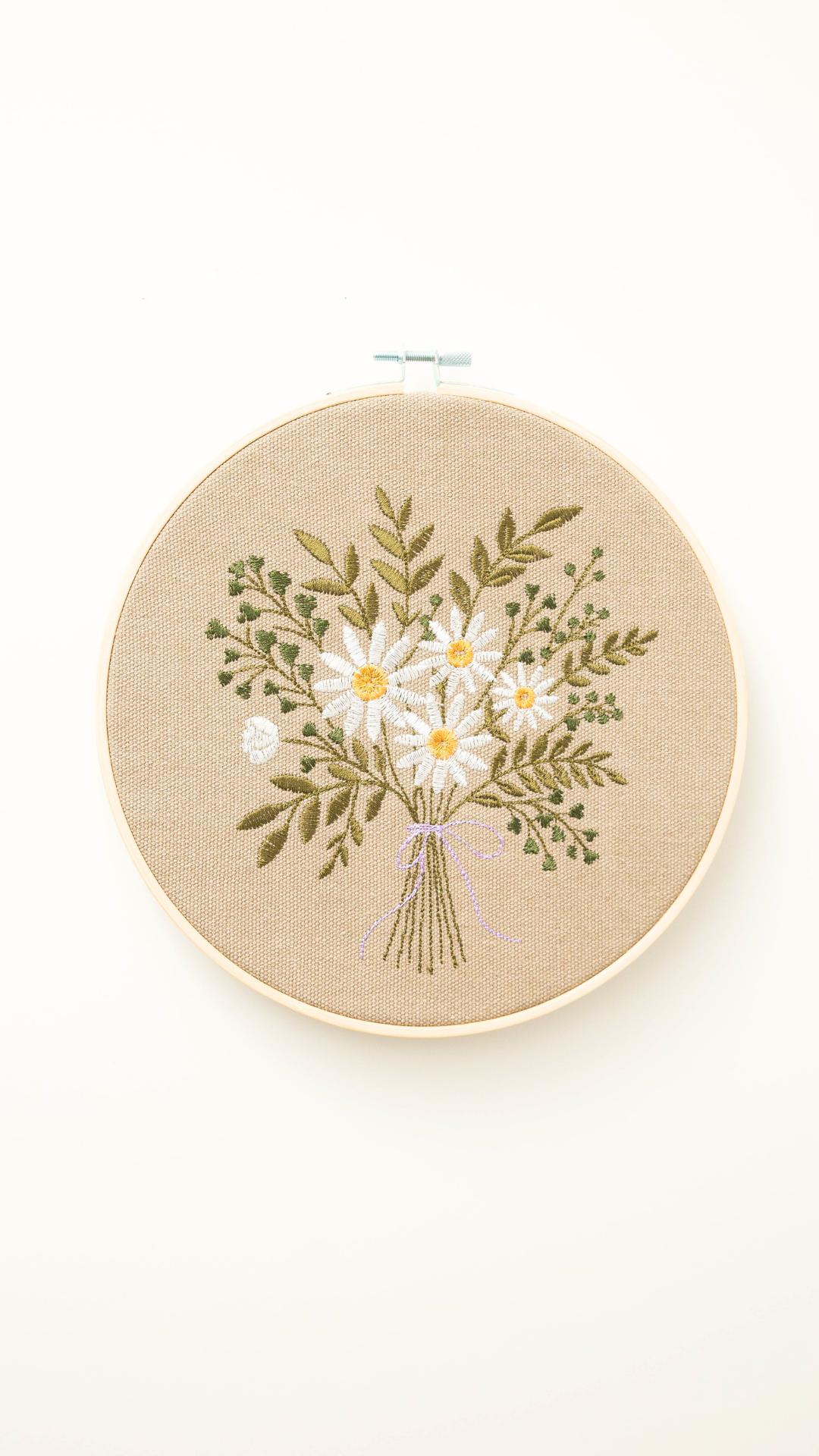 Bukiet stokrotek, beż, haft w tamborku 20 cm