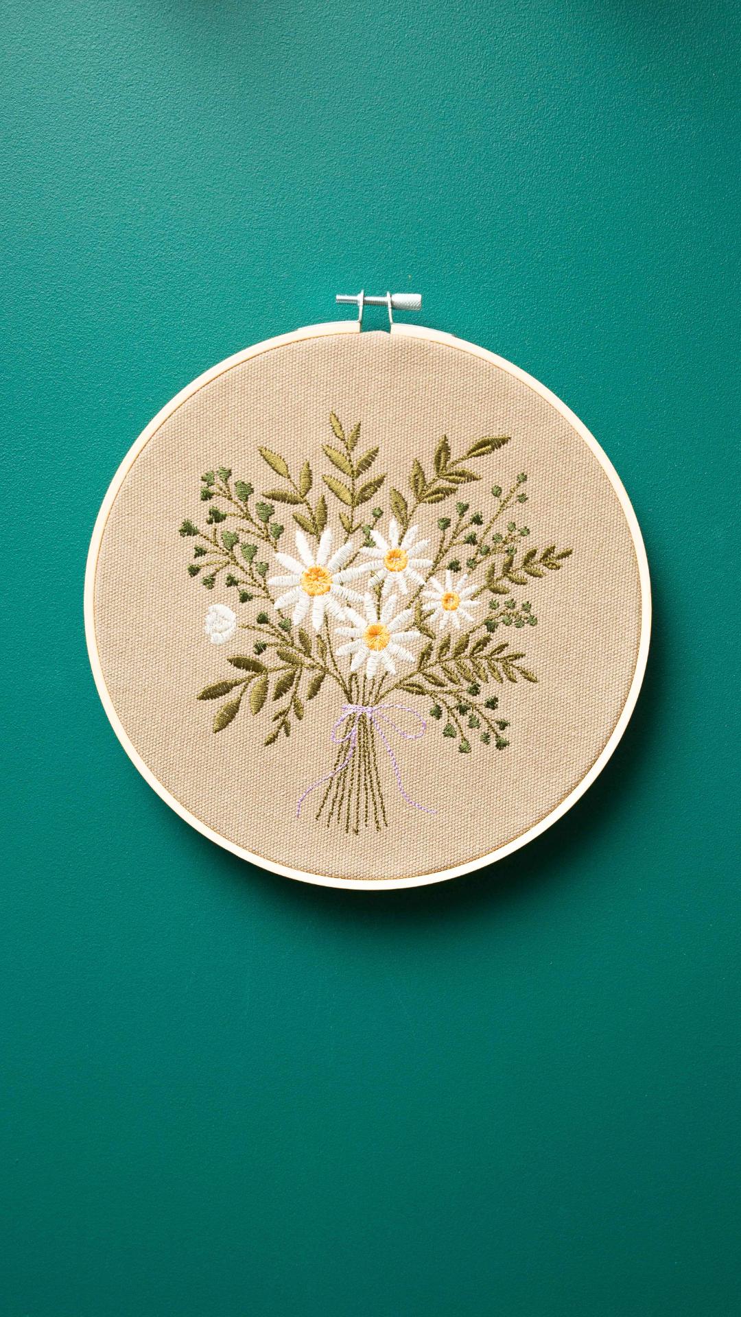 Bukiet stokrotek, beż, haft w tamborku 20 cm