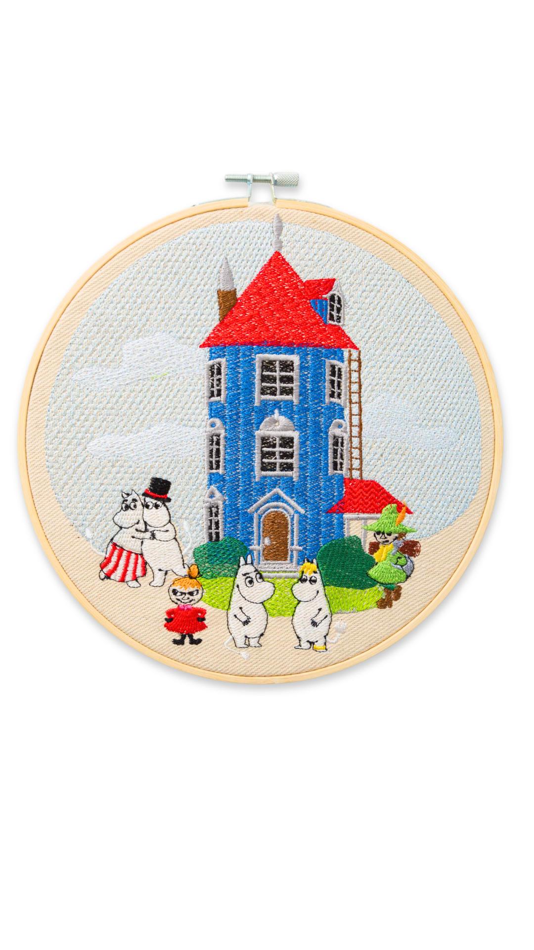 Dolina Muminków na tle nieba, haft w tamborku 20 cm - obrazek 5