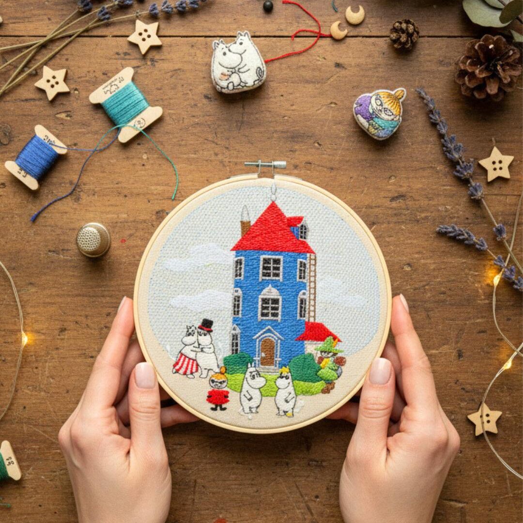 Dolina Muminków na tle nieba, haft w tamborku 20 cm