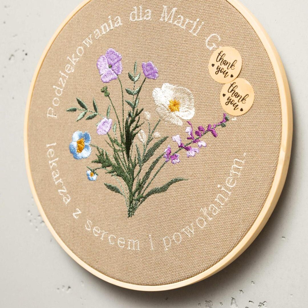 Indywidualna dedykacja, haft w tamborku