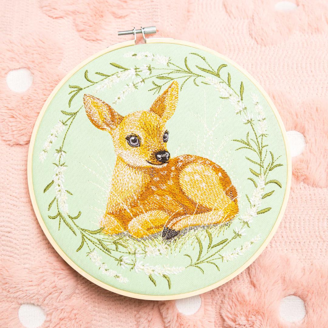 Sarenka, light green haft w tamborku 20 cm