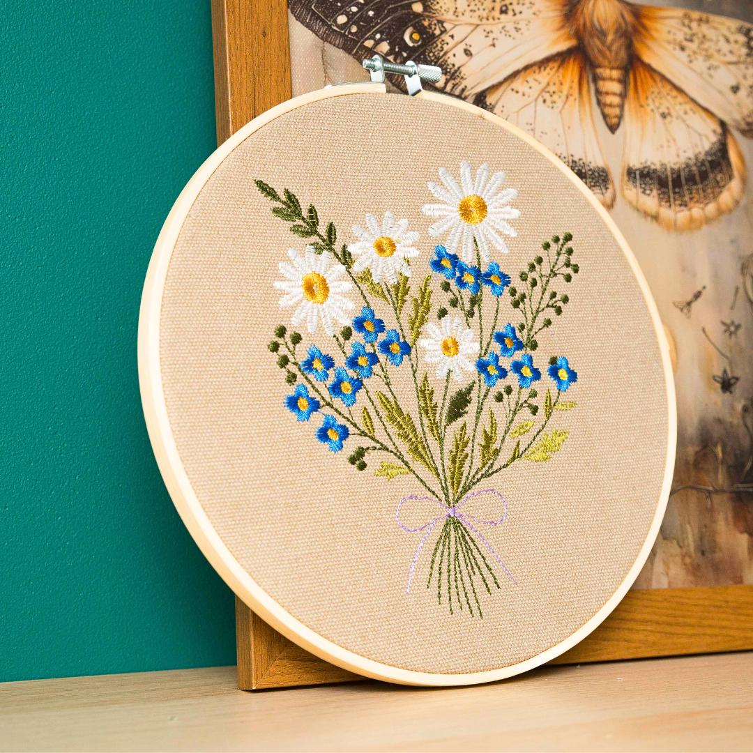 Stokrotki i niezapominajki, beż, haft w tamborku 20 cm