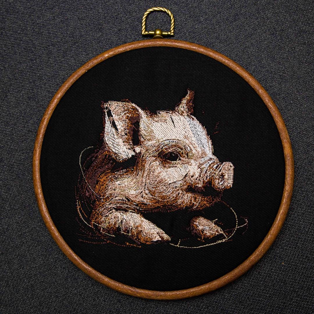 Świnka – haft w tamborku 20 cm