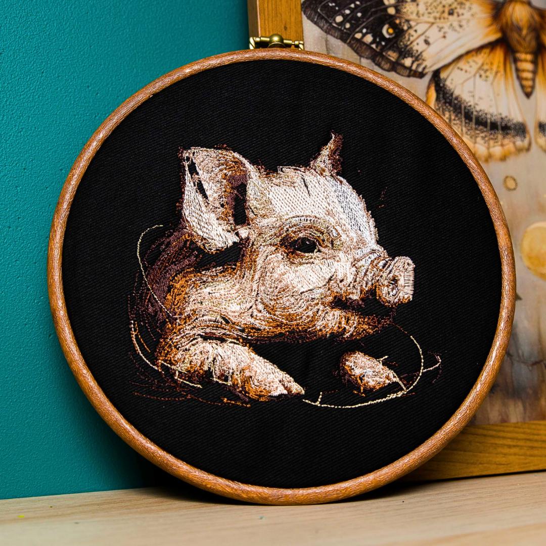 Świnka – haft w tamborku 20 cm