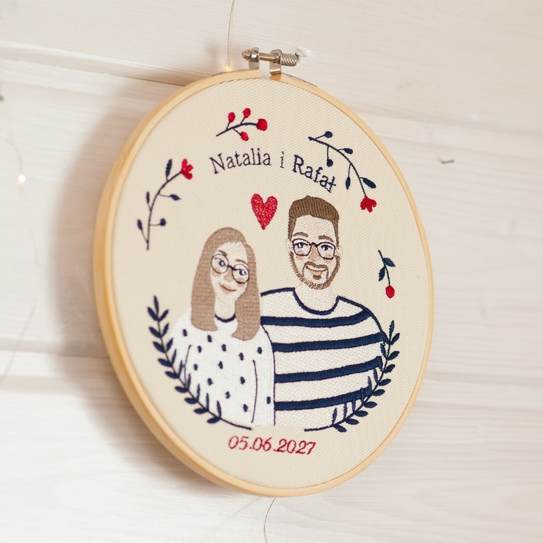 Personalizowana pamiątka ślubna/zaręczynowa, haft w oprawie o średnicy ok 20 cm