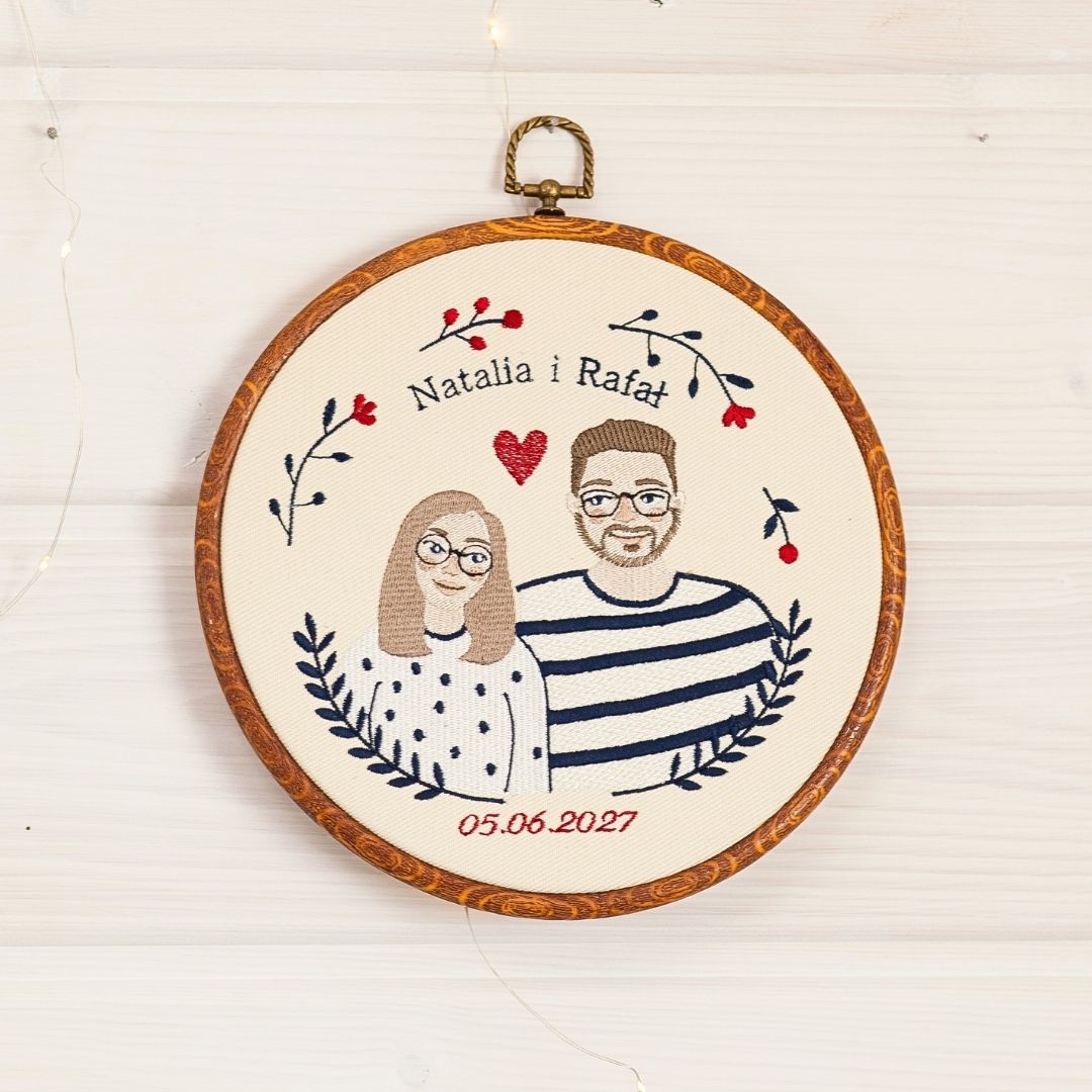 Personalizowana pamiątka ślubna/zaręczynowa, haft w oprawie o średnicy ok 20 cm