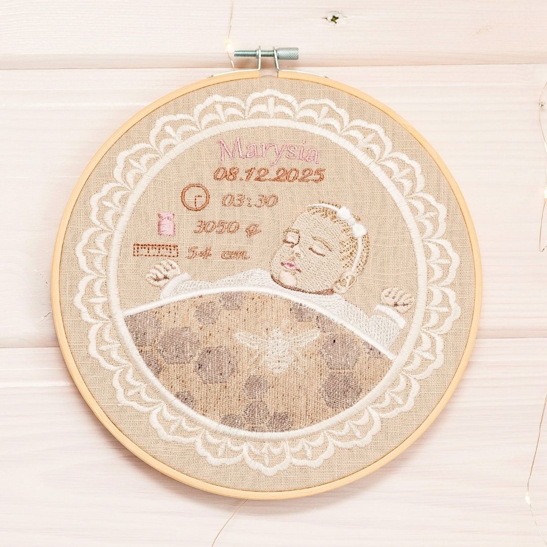 Haftowana metryczka + wszyty skrawek chusty, pamiątka narodzin w oprawie 20 cm,